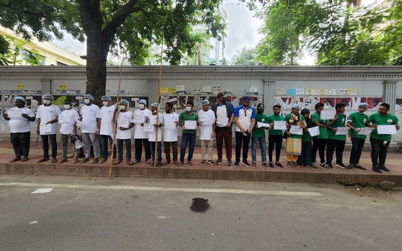 ধানমন্ডি সোসাইটির পরিষ্কার পরিচ্ছন্নতা কর্মসূচি পালন ।