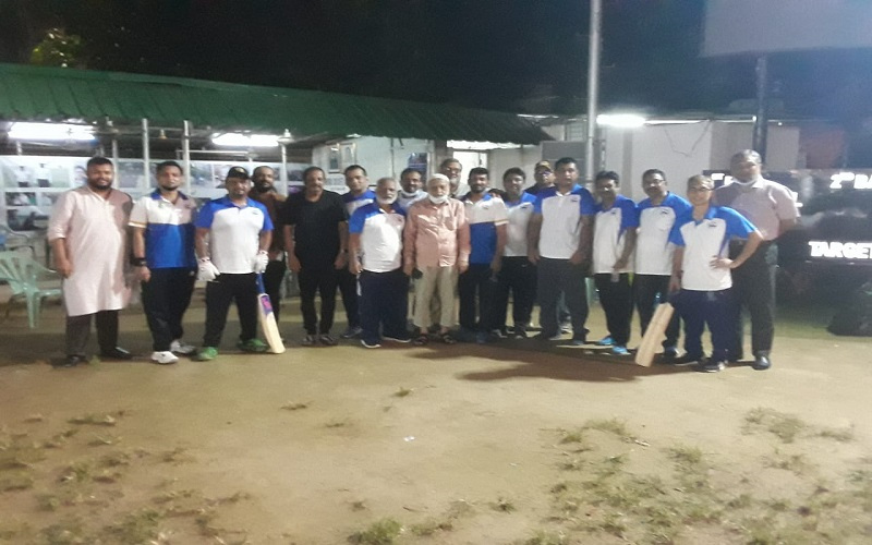 ধানমন্ডি সোসাইটি বনাম ধানমন্ডি লেকারস এর মধ্যে একটি প্রীতি ক্রিকেট ম্যাচ