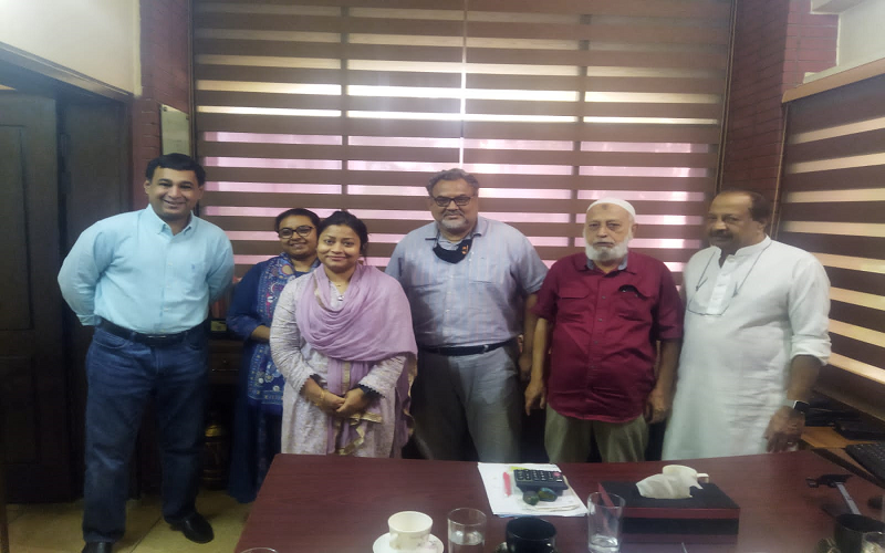 ধানমন্ডি সোসাইটি এবং কমজগৎ টেকনোলজিস লিমিটেডের এর মধ্যে একটি চুক্তি সম্পাদন।
