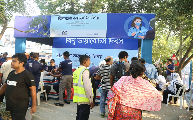ধানমন্ডি সোসাইটির সৌজন্যে ও বেক্সিমকো ফার্মার মেডিকেল সাপোর্টে বিনামূল্যে মেডিকেল ক্যাম্পের আয়োজন।