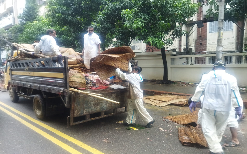 কোরবানির বর্জ্য অপসারণ ও জীবানুমুক্তকরণ কার্যক্রম পরিচালনা ।